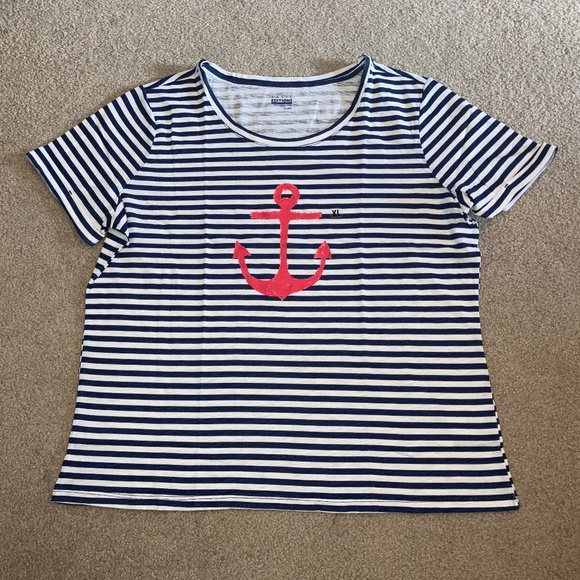 size XL, bust up to 44” inches, beautiful anchor shirt, new ⚓️ condition - Picture 3 of 10
